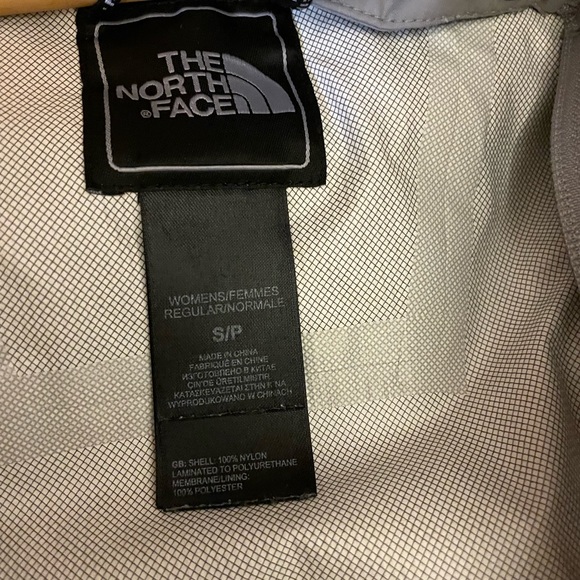 North face long rain coat ! Worn 4times ! - Picture 2 of 3